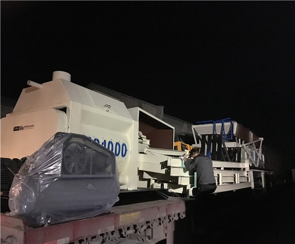 HZS60混凝土攪拌站連夜裝車發往商丘市